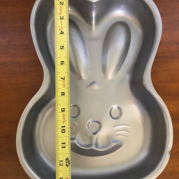 🐰Wilton Bunny cake pan🐰 - Picture 3 of 8